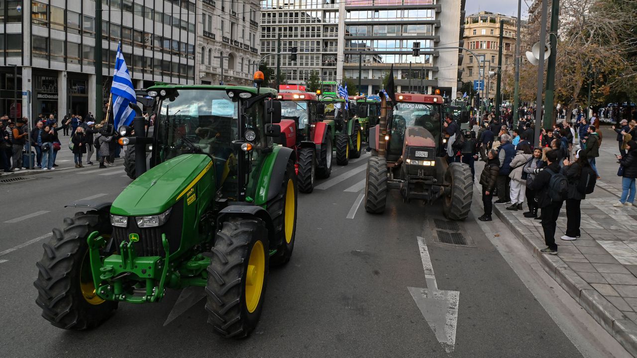 Към момента са отворени за движение всички пътища в Гърция.Фермерите