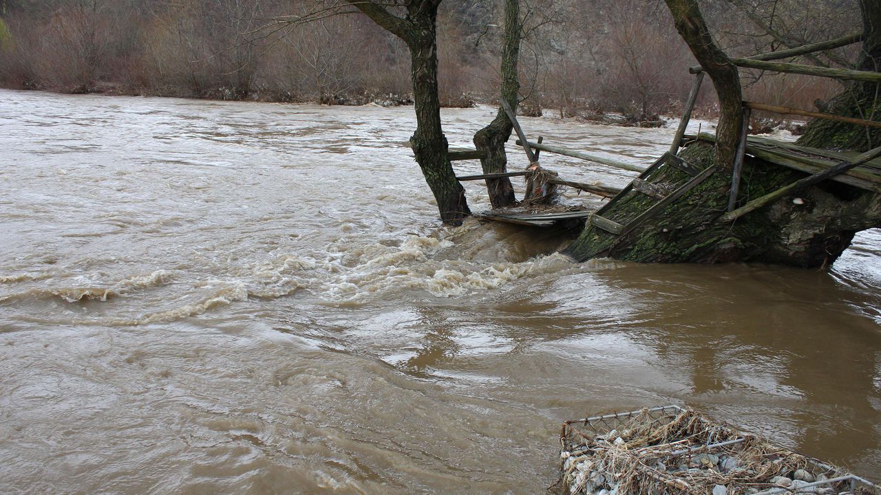 Теч на сярна киселина в река Смядовска стресна жителите на Смядово