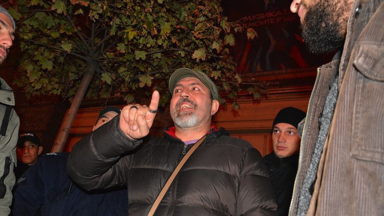 Артистите у нас поискаха от Цацаров да снеме имунитета на Сидеров