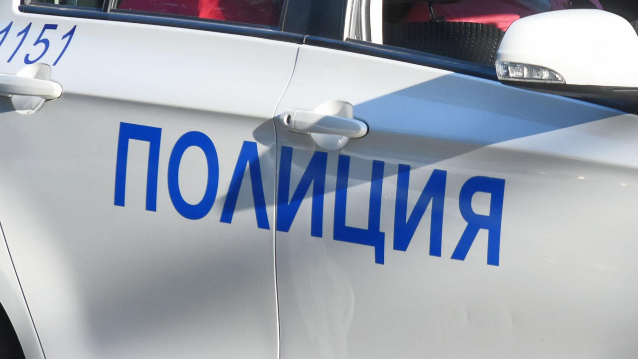 Шофьор на такси в болница след катастрофа