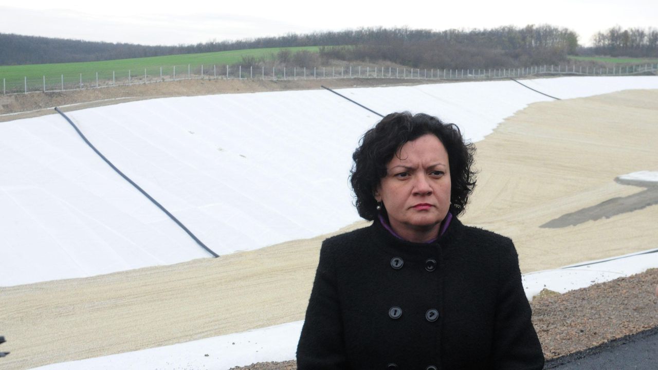 Ивелина Василева: Няколко язовира в Черноморския район се изпускат контролирано