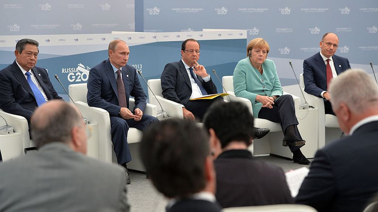 Путин, Меркел и Оланд обсъдиха политическото уреждане на украинската криза