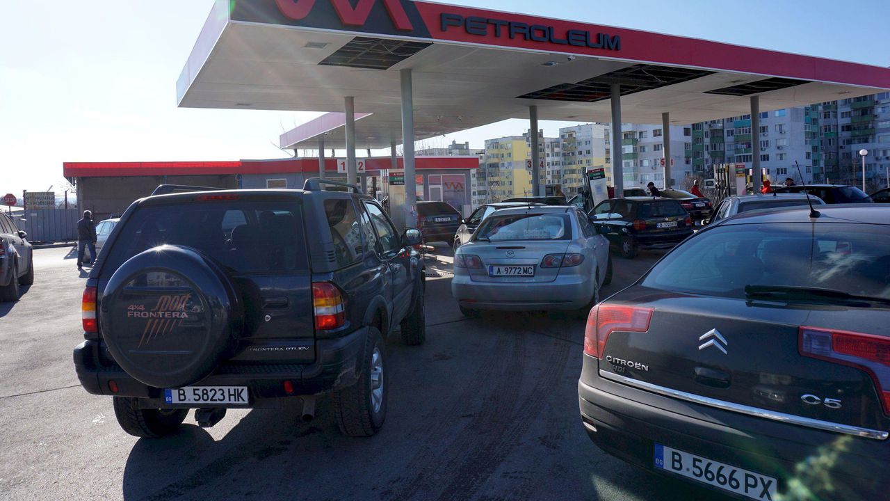 ДАНС и ГДБОП проверяват бензиностанции на Марешки