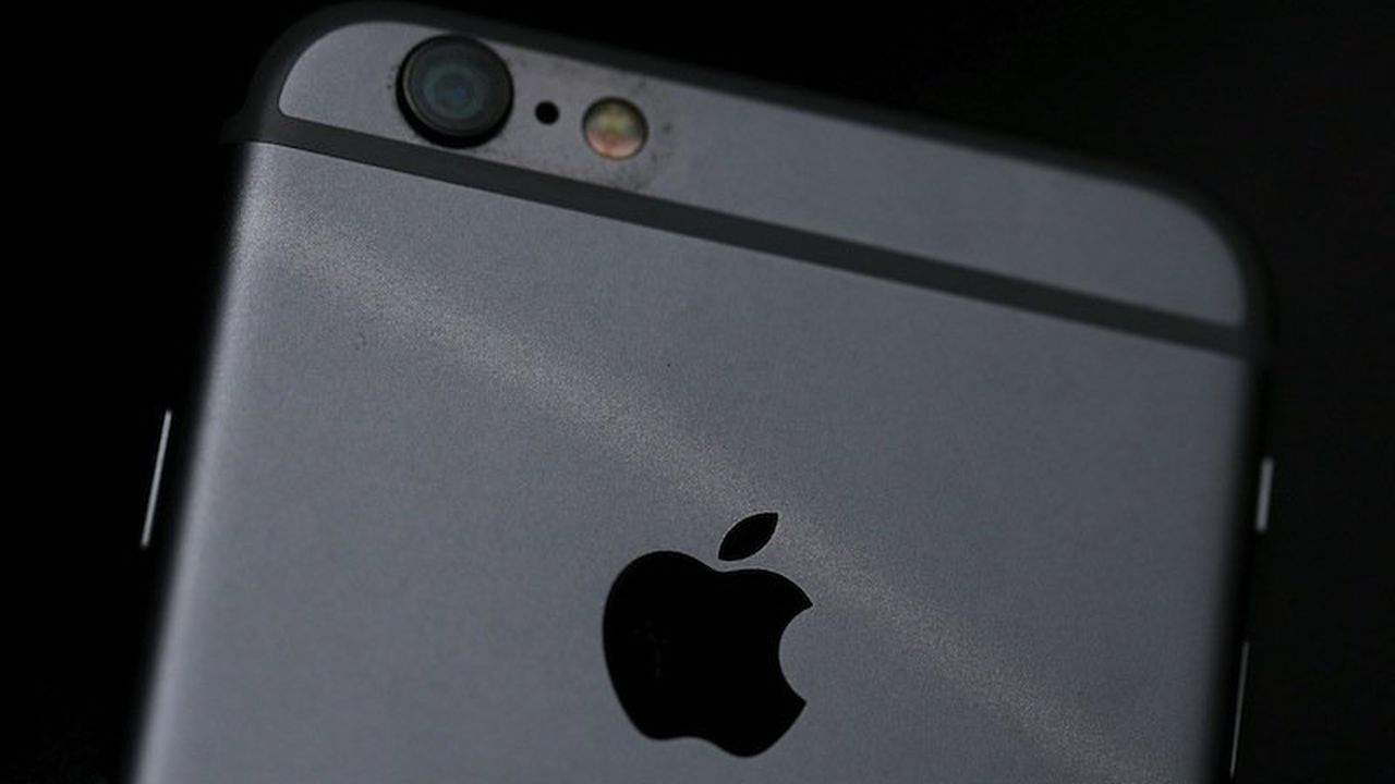 Той натрупа 7 млрд. долара от екраните на iPhone