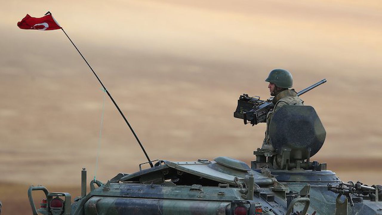 Турските военни отблъснали нападение на ИД в лагер в Северен Ирак
