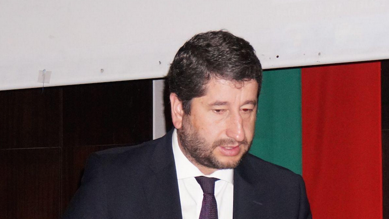 Христо Иванов изпратен с аплодисменти и ставане на крака