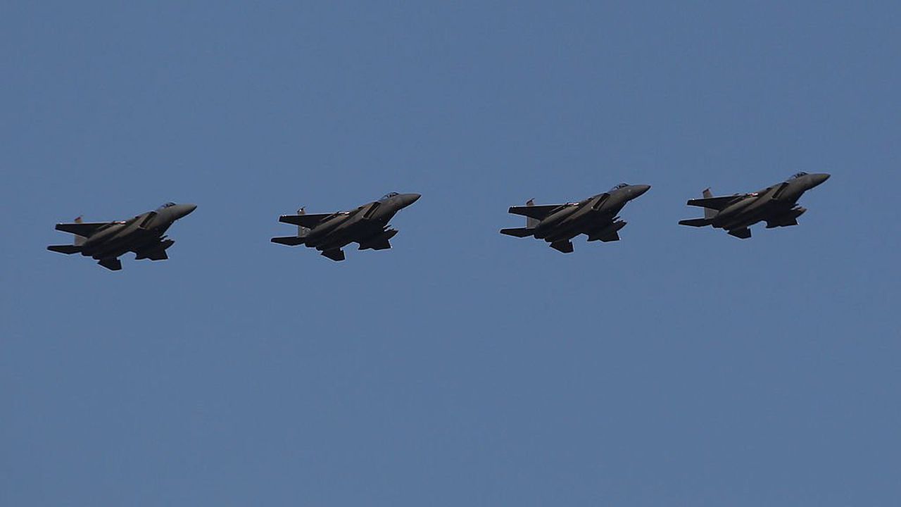 НАТО: Четири американски изтребителя F-15 пазят небето над България от днес