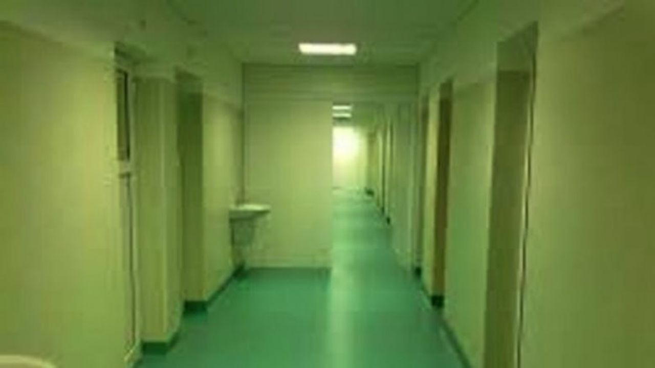 Бебета, приспивани със сешоар, са с тежки изгаряния