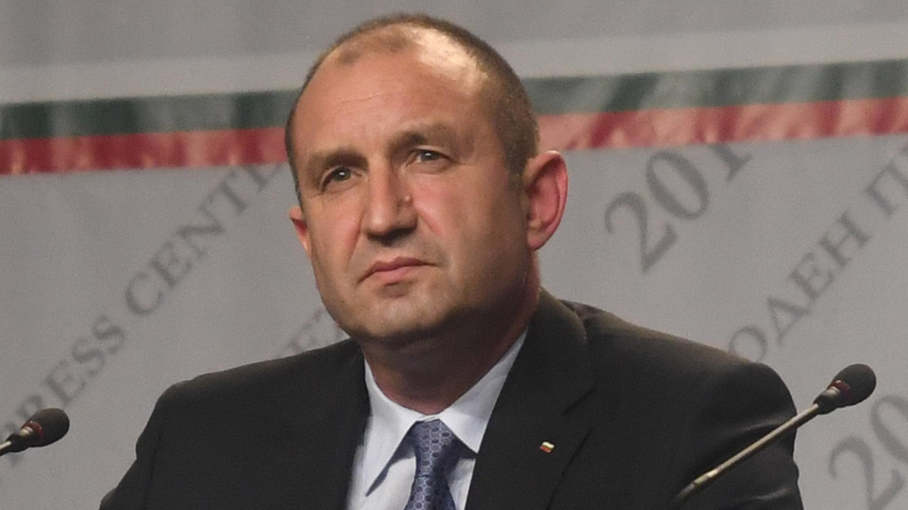 Румен Радев пред АПА: Не бива да позволяваме Турция да държи мигрантите като коз в ръката си