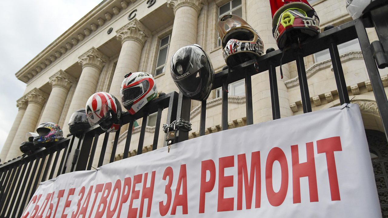 Протестиращи мотористи: Съдът е затворен за ремонт (обновена+снимки+видео)