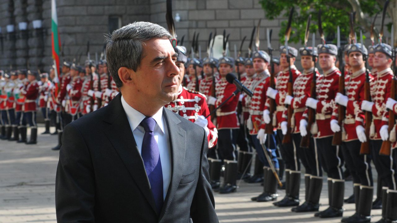 Плевнелиев заминава за Малта