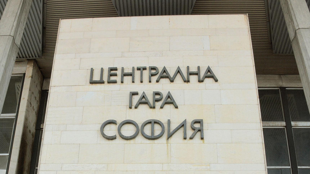 Авария на Централна гара забави движението на влаковете