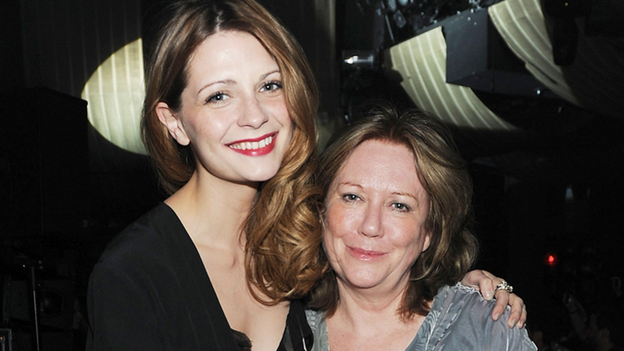 Миша Бартън съди алчната си майка