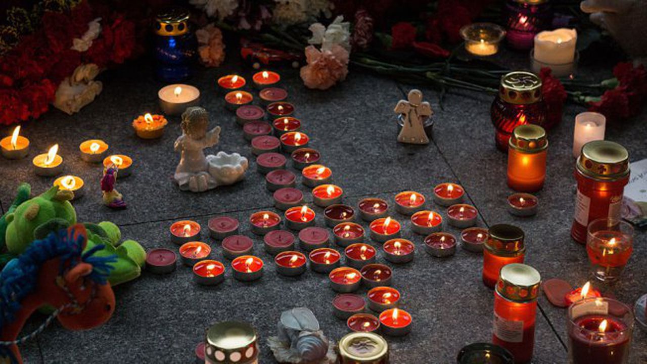 Украински радикали изхвърлиха цветята, поднесени в памет на загиналите в катастрофата с Ту-154