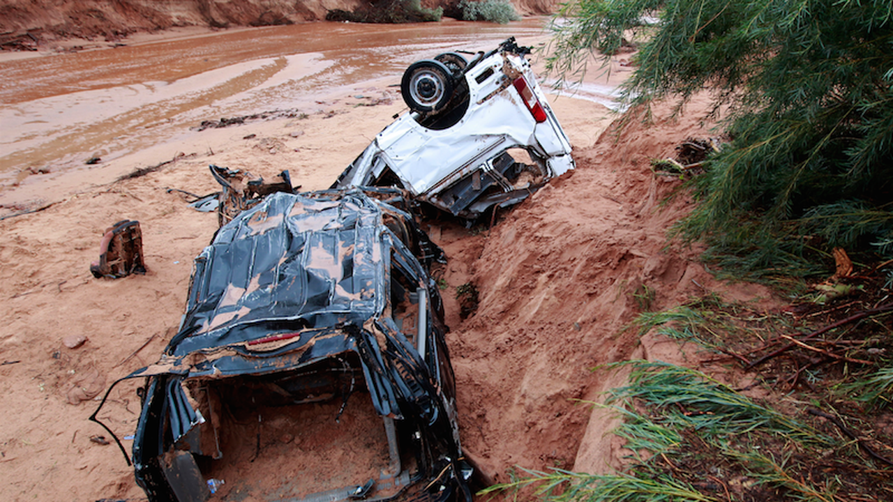 Наводненията в Юта взеха 20 жертви, 6-годишно дете е в неизвестност (видео)