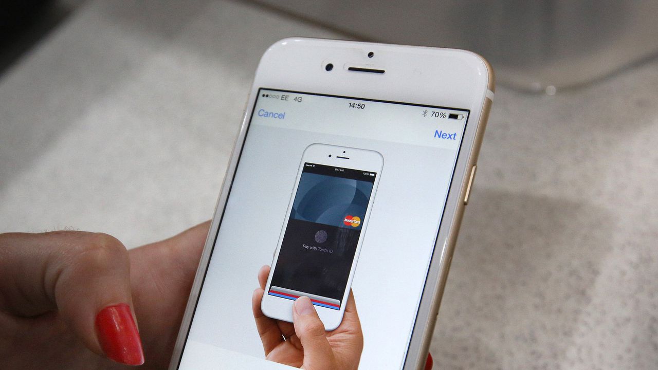 Зловреден код заразява отключени iPhone-и