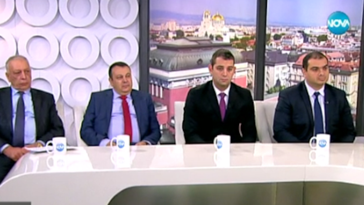 Само с лозунги не се правят реформи, коментира Лазаров