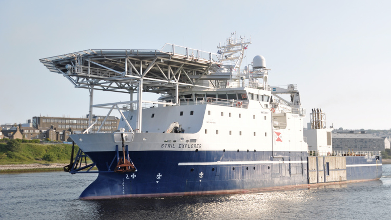 Кораб заснема дъното на Черно море