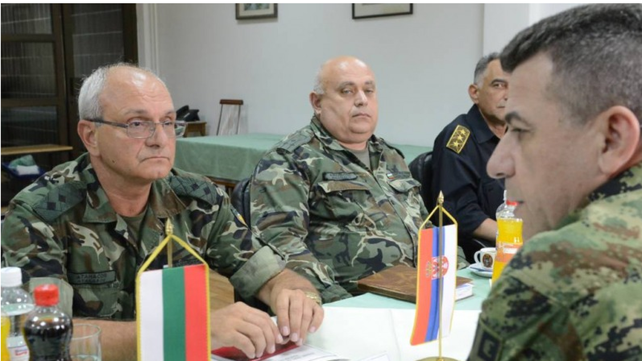 Висши български и сръбски военни разговаряха на Калотина (снимка)