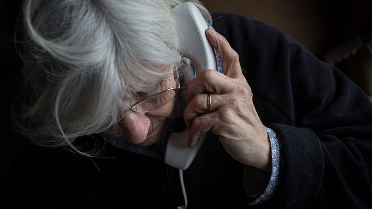 Старица даде 6 200 лева на телефонен измамник