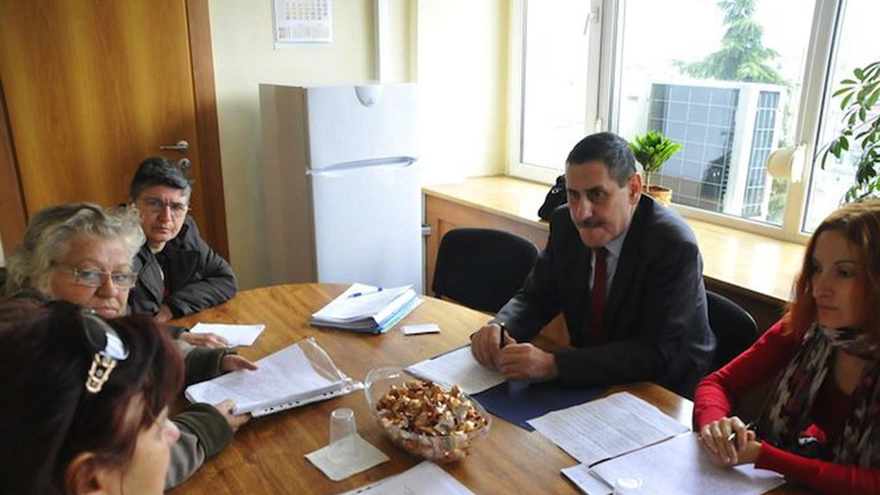 Омбудсманът: ГРАО да не създава пречки за вписване на родените в чужбина българчета