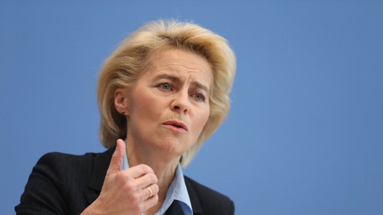 Министърка приюти бежанец в дома си