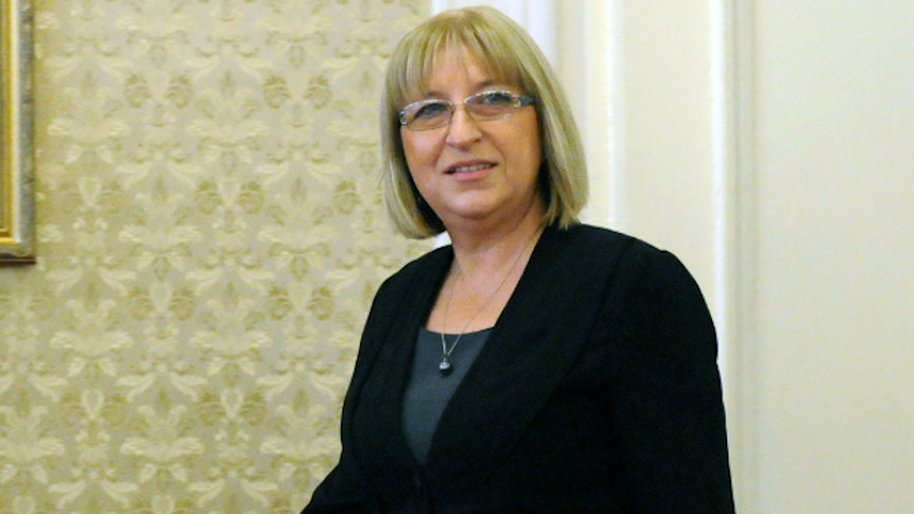 Цачева се обърка, представи Екатерина Михайлова за кандидат за правосъден министър (видео)