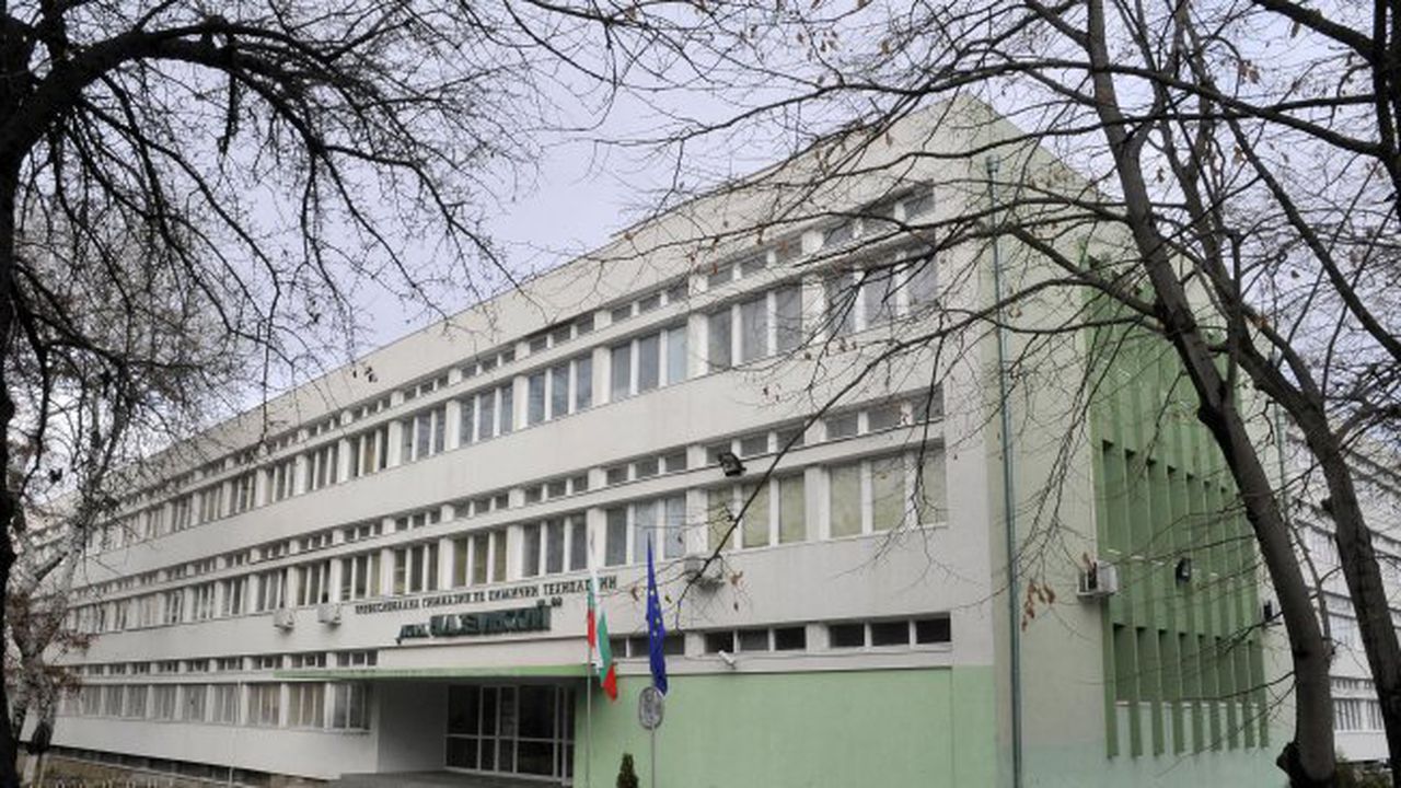 Търсят 1400 учители преди началото на учебната година