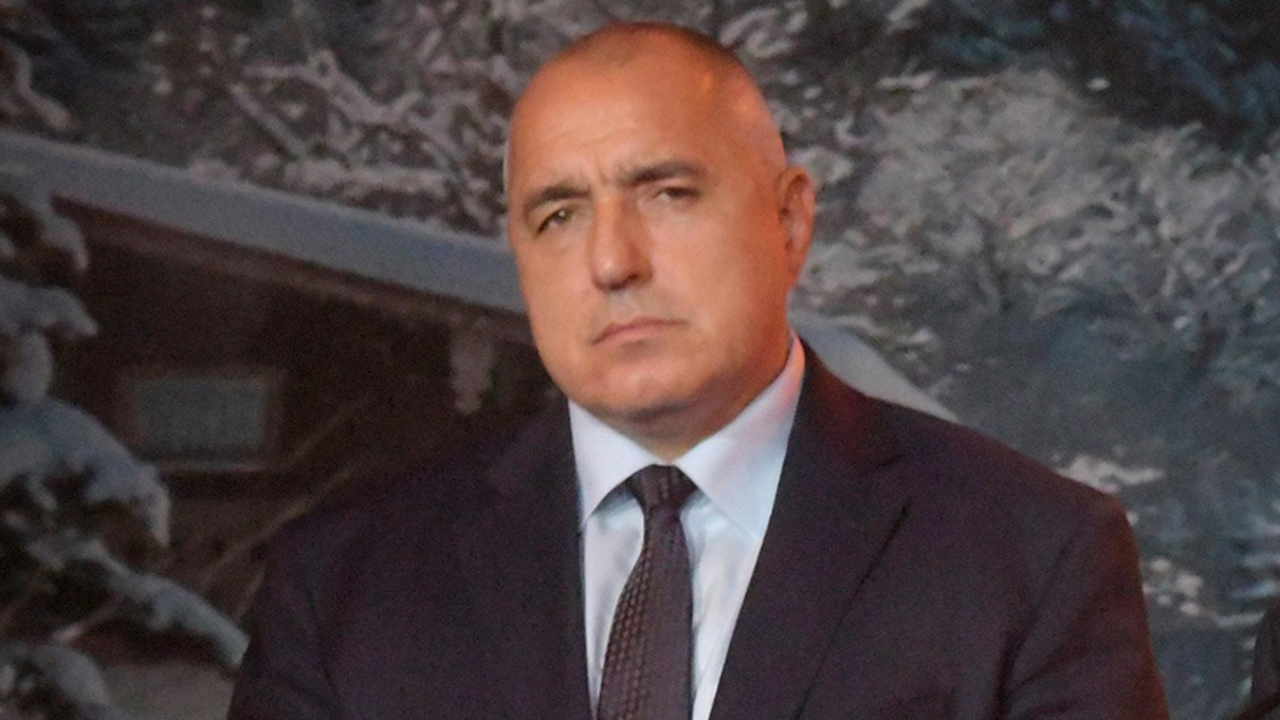 Борисов уволни шофьор, паркирал на място за майки с деца в мол