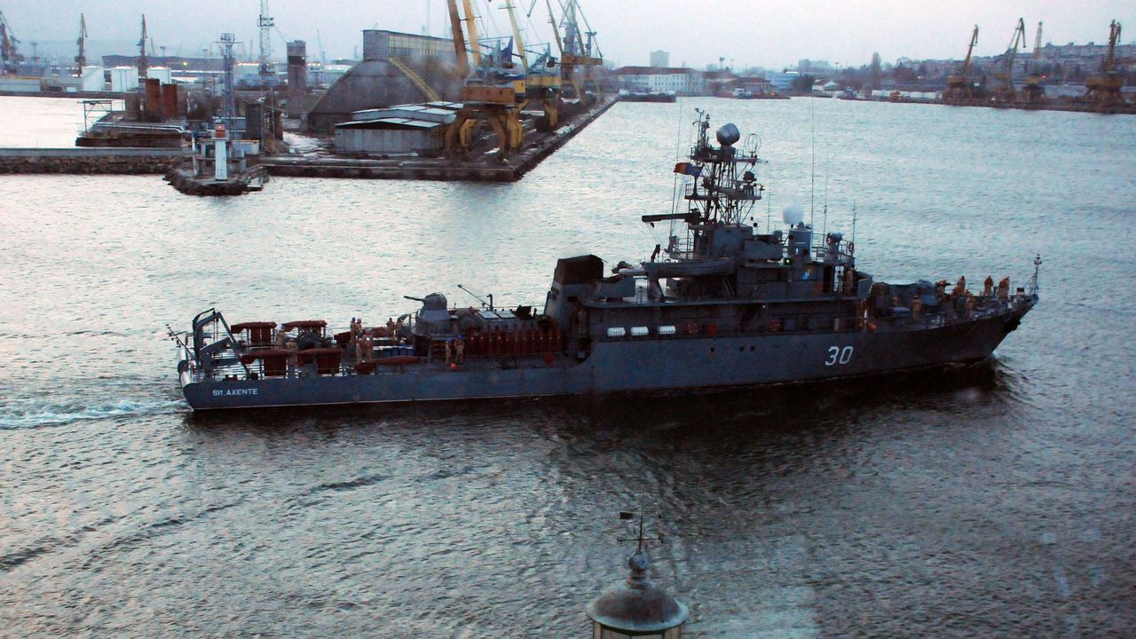 Кораби на НАТО акостираха в Бургас (снимки)