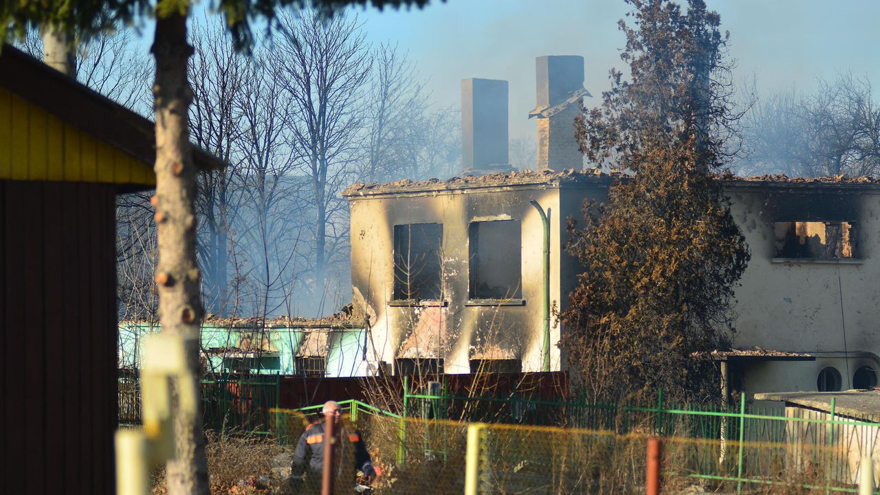 Евакуират всички жители на село Хитрино (снимки)