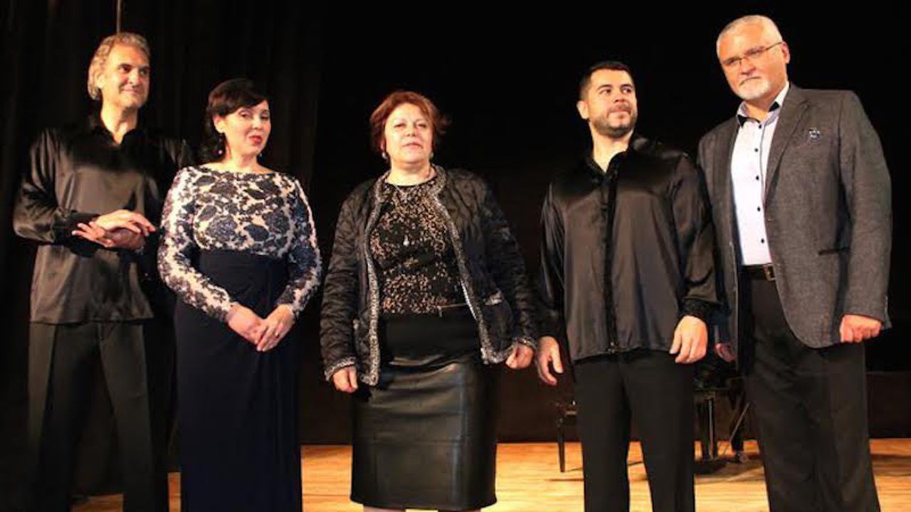 Оперни звезди пяха в подкрепа на Татяна Дончева и Минчо Спасов