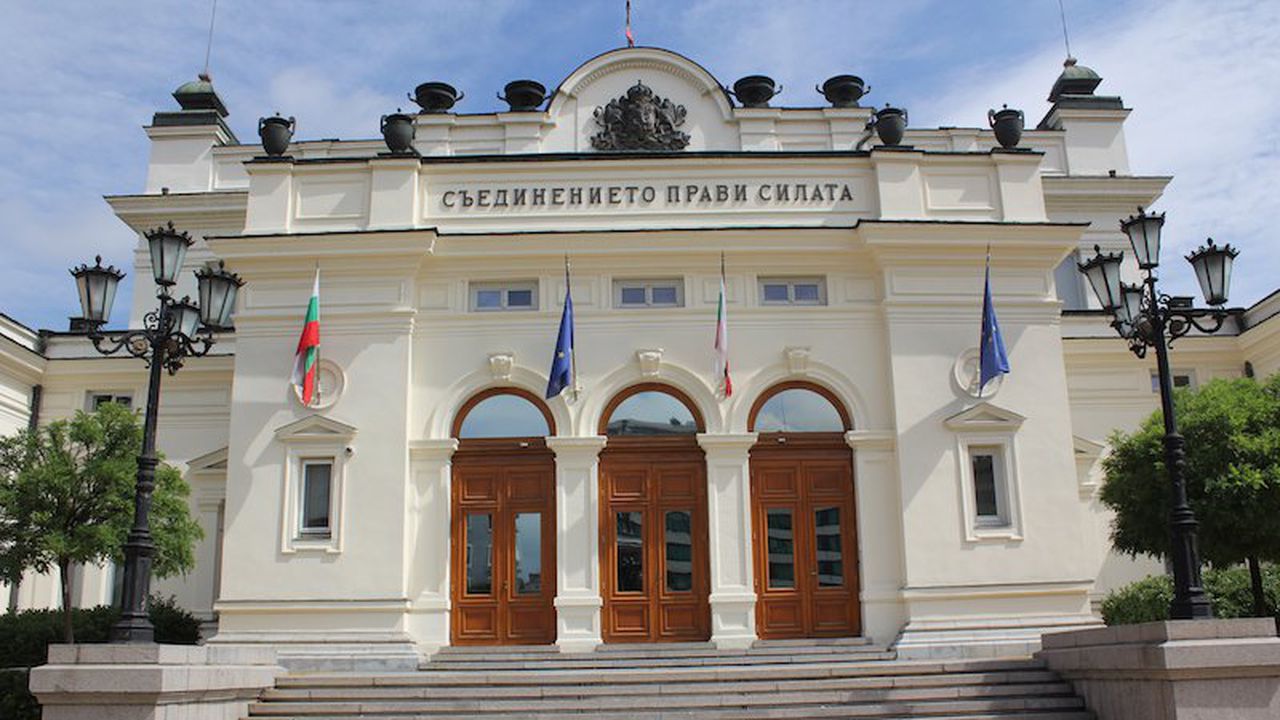 Депутатите обсъждат инициирания от Слави Трифонов референдум