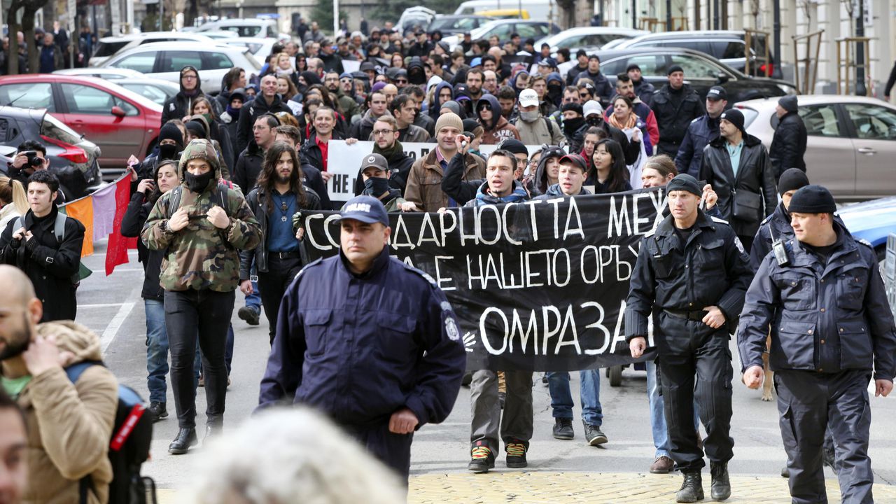 В София започна шествие срещу Луковмарш (снимки+видео)