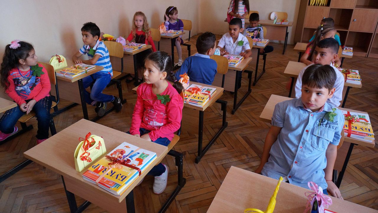 Официалният език в предучилищното и в училищното образование е българският, реши парламентът (видео)