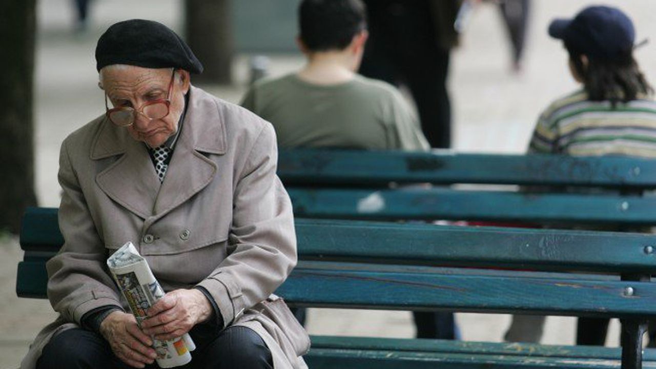 Дядо върна 80 лева, дадени му по погрешка с пенсията