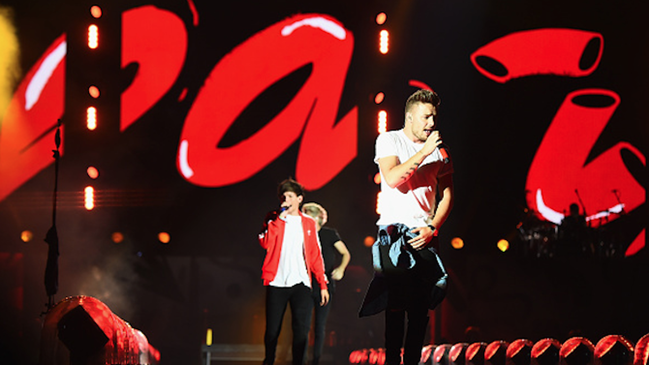 „One Direction” заснеха клип в космически център на НАСА (видео)