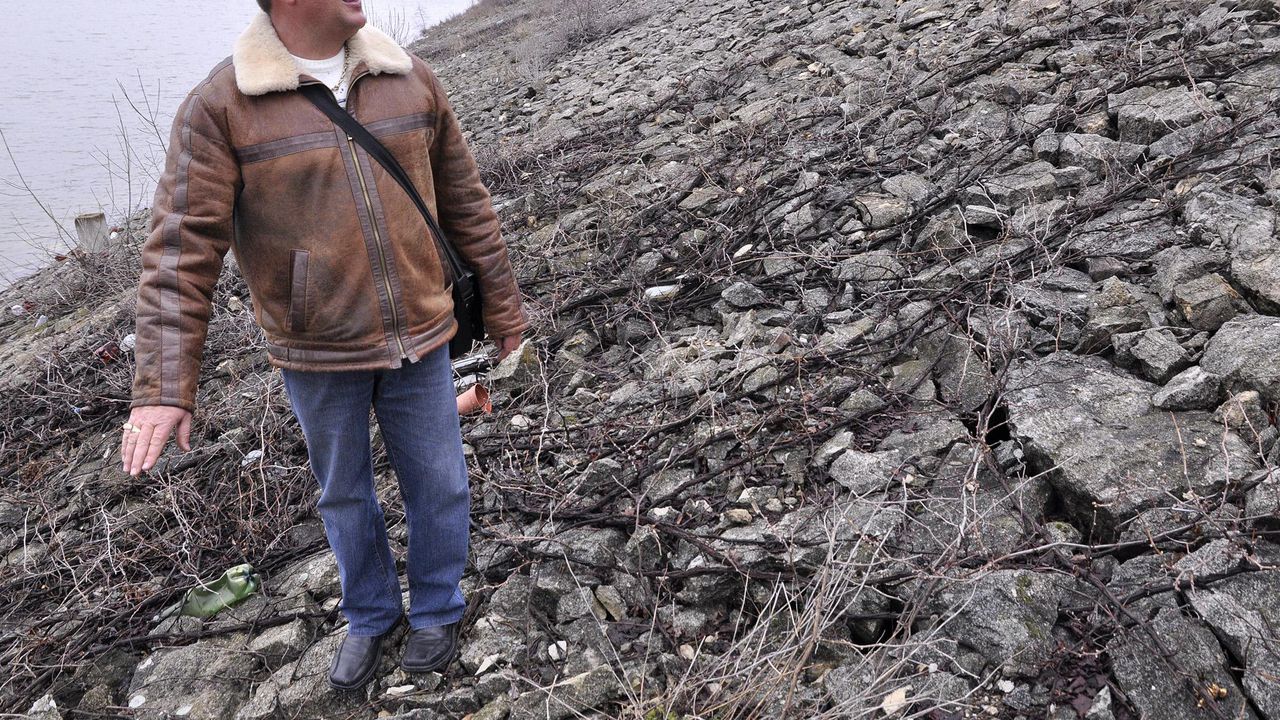 Кмет отказва да работи, нямал секретарка