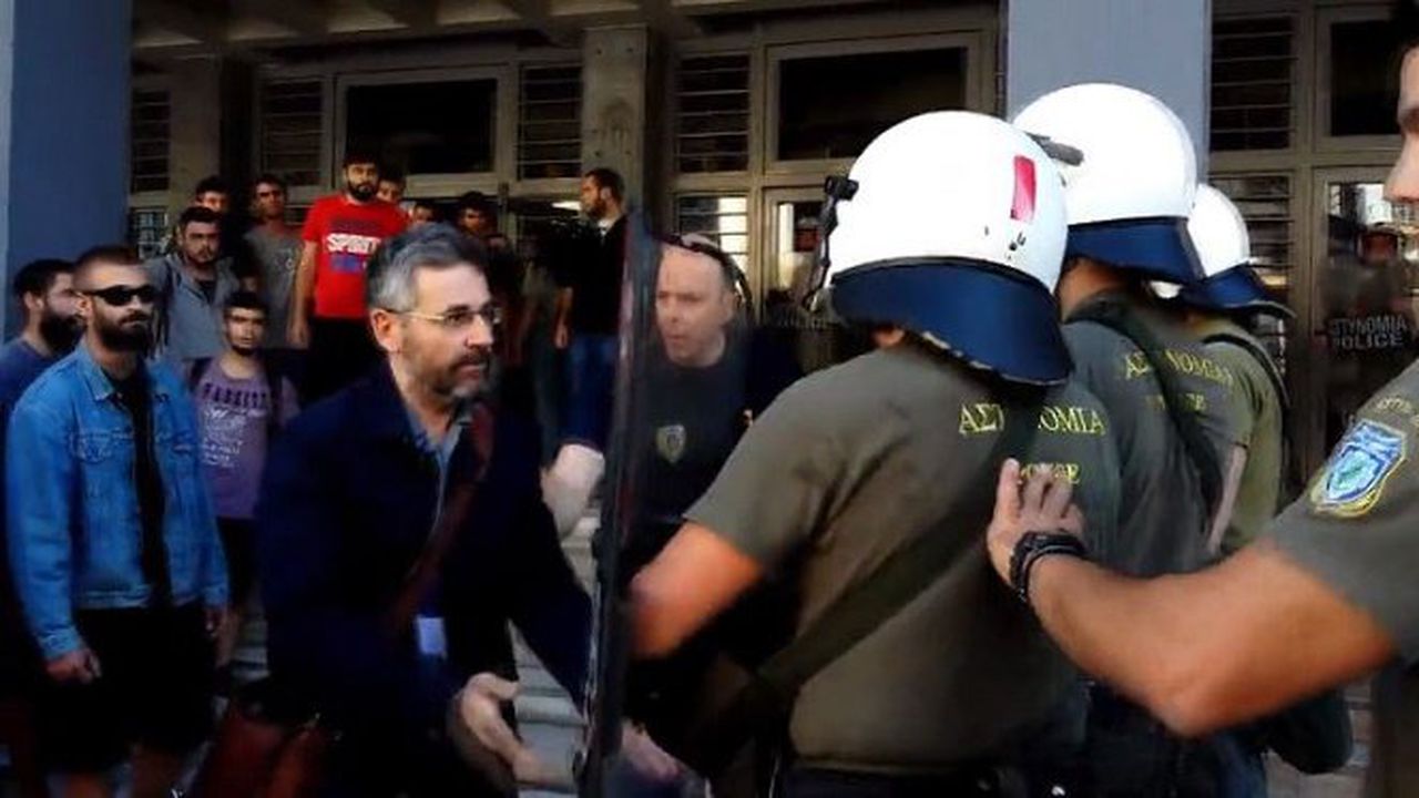Сблъсъци между полиция и протестиращи в Солун