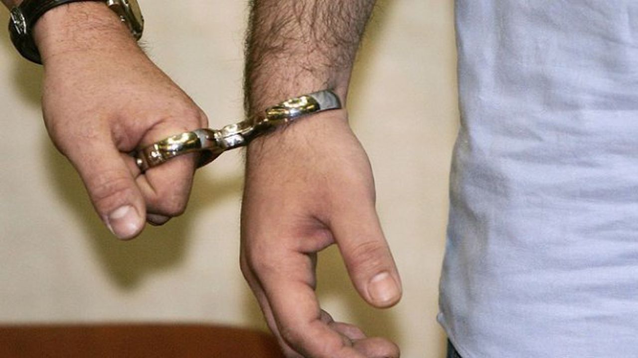 Оставиха в ареста психично болния мъж, който намушка свой съсед
