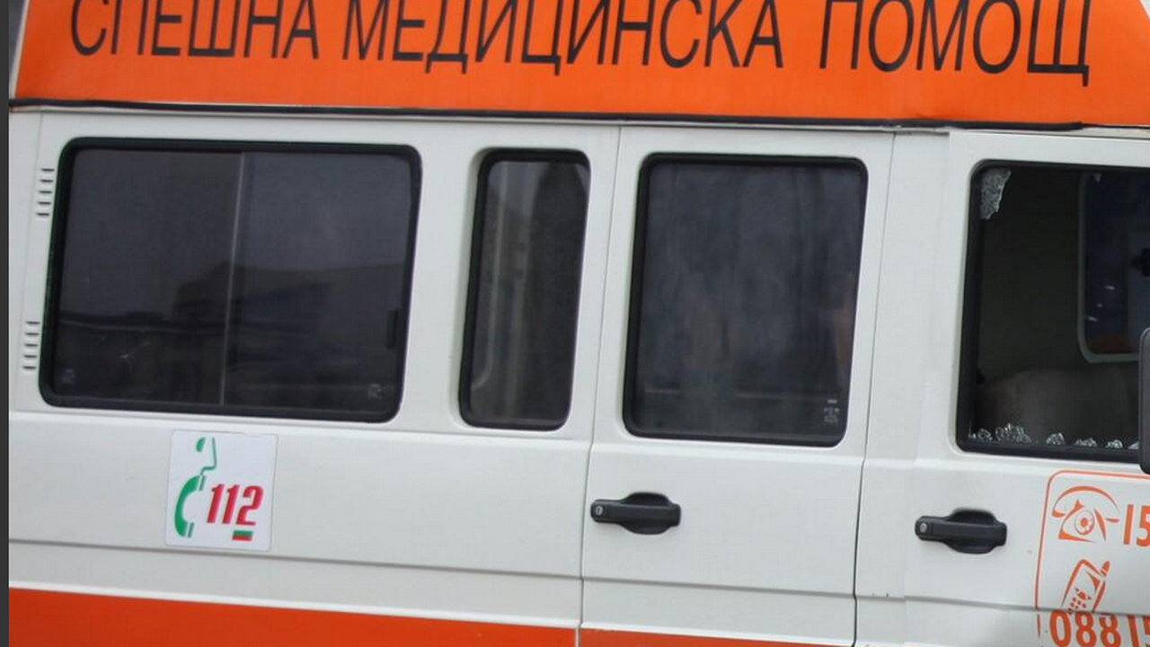Кола и бус се сблъскаха в Благоевградско, загина мъж