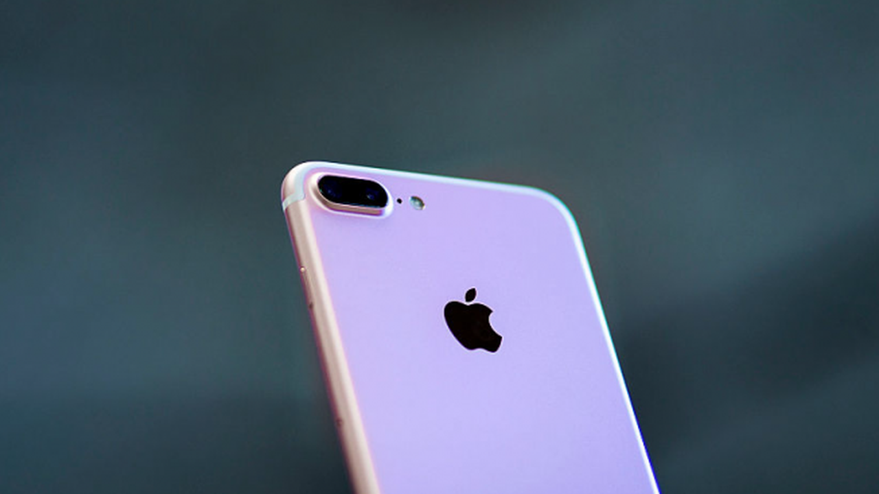 Apple ще променя цените на iPhone с пускането на „осмицата“?