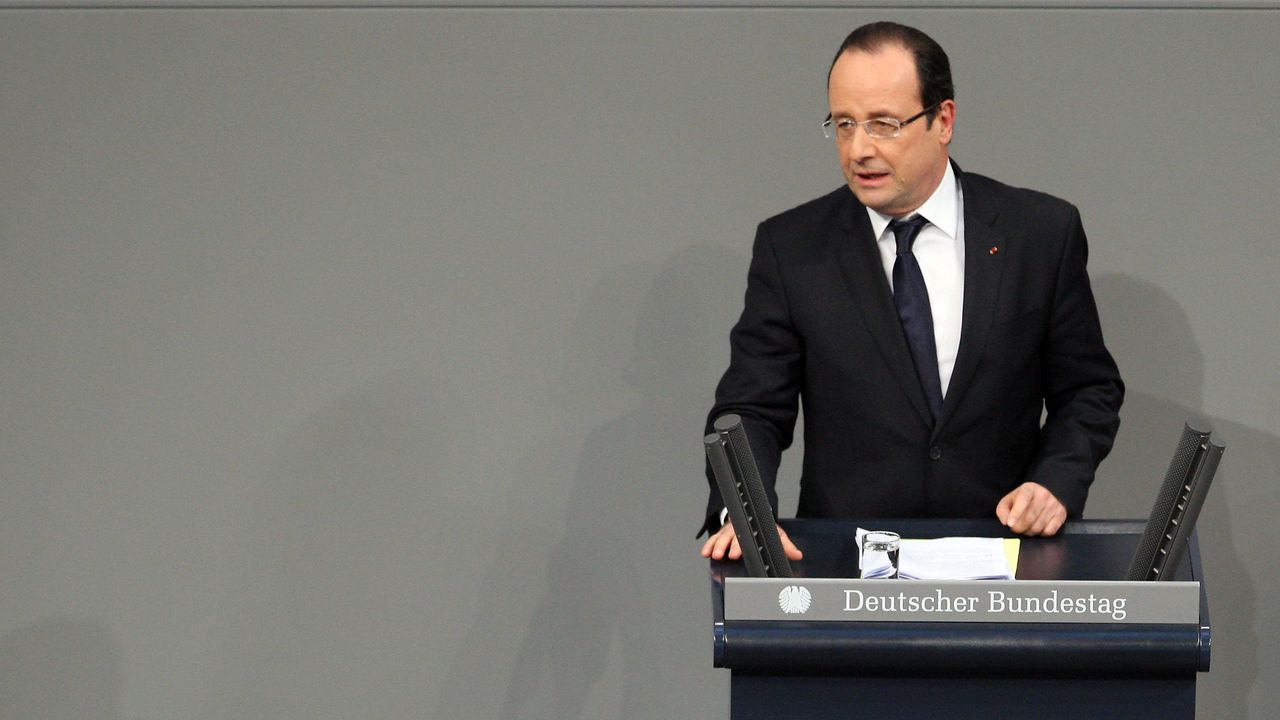 Фризьорът на Франсоа Оланд получава почти 10 000 евро месечно