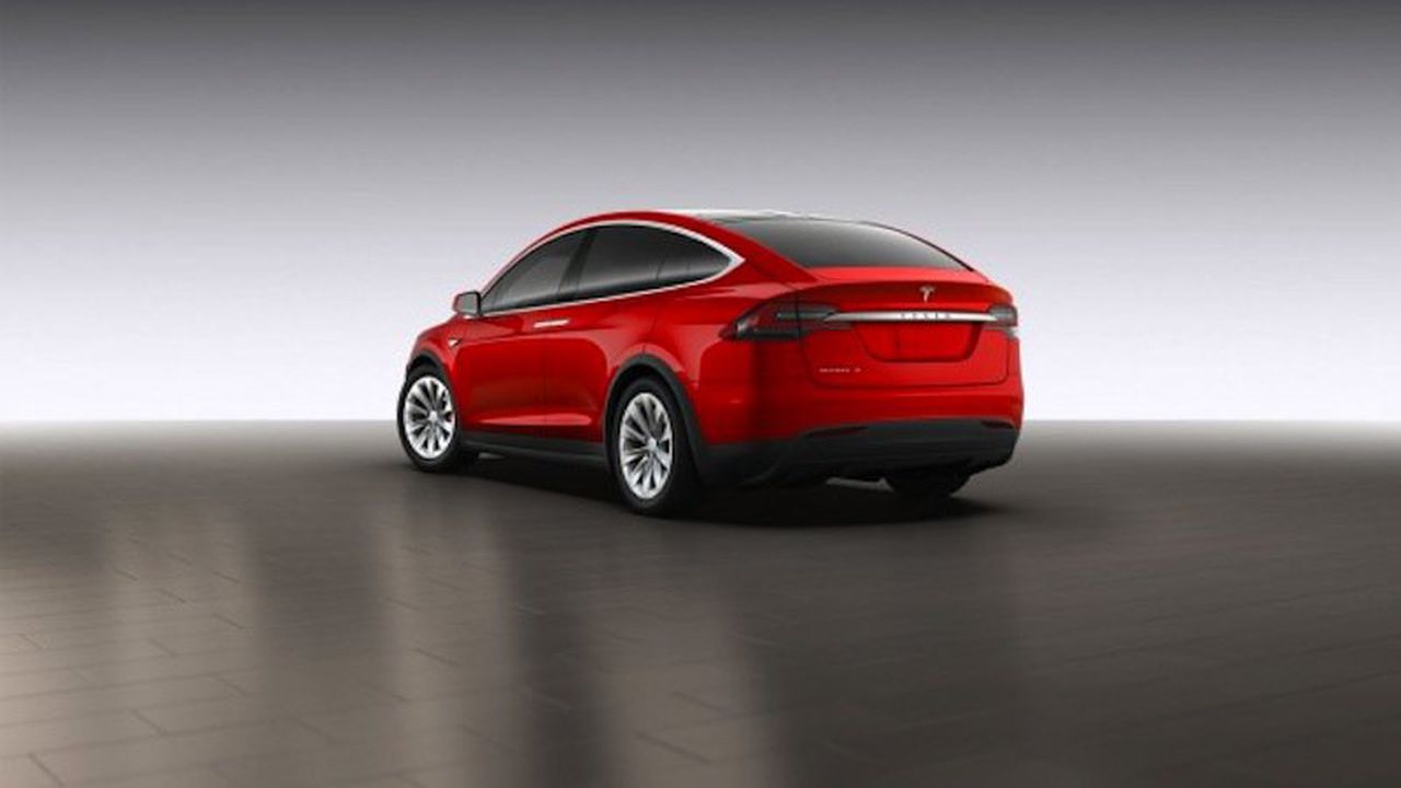 Tesla Model X е първият електрически SUV