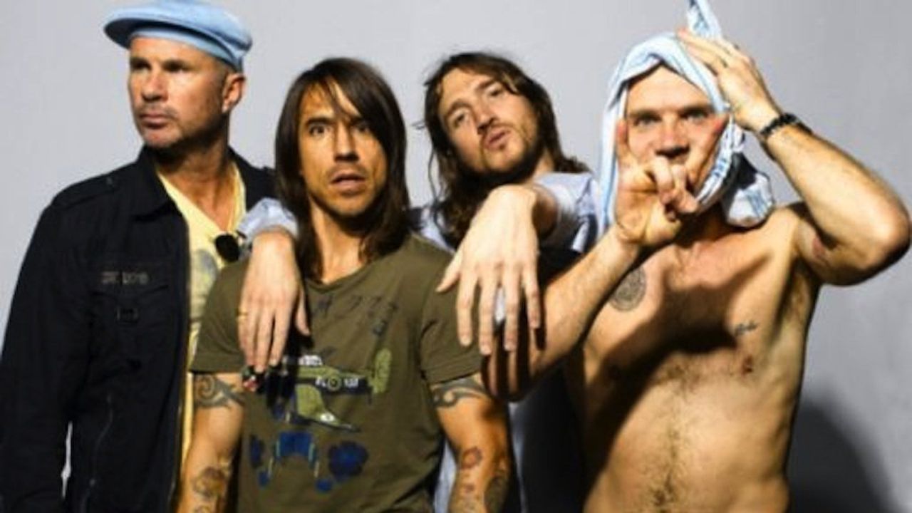 Приеха по спешност в болница вокалиста на "Ред хот чили пепърс"