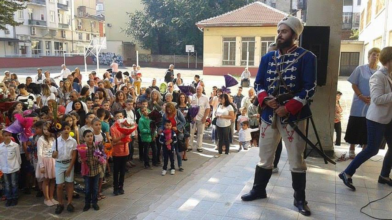 Христо Ботев влезе в час (снимки)
