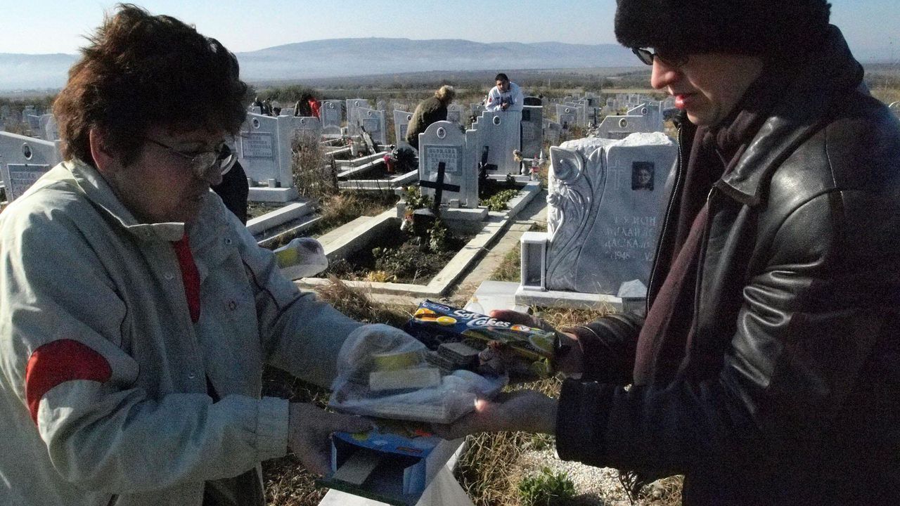 Безплатен транспорт до гробищния парк в Луковит на Архангелова задушница