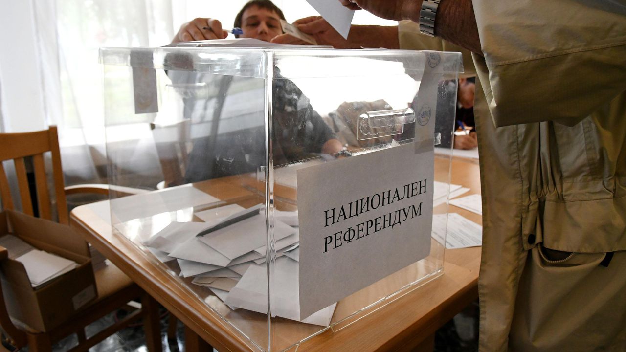 Броят повторно бюлетините и пликовете за референдума в 44 секции