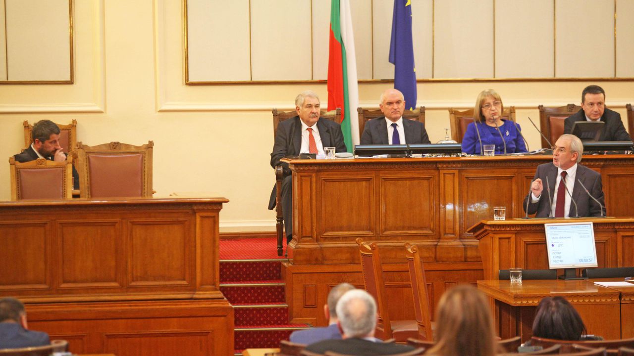 Парламентът дава 130 000 лв. за преводачи
