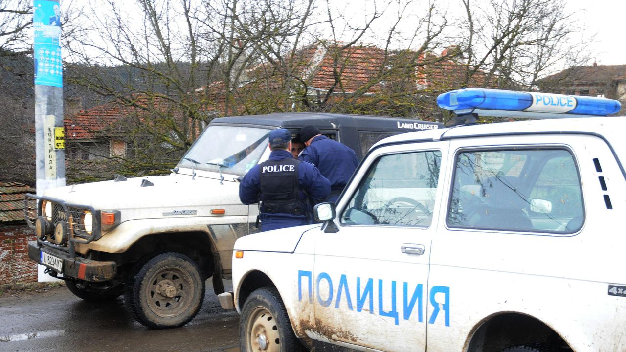 18-годишен каналджия разби бариерата на Капитан Андреево, полицията го спипа след преследване